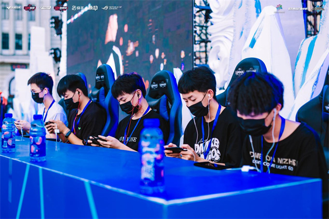 迫使步行者 迫使步行者